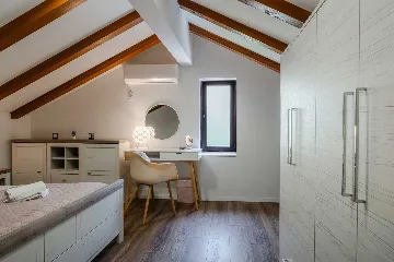 Zadar Newly Renovated 3-Bedroom Apartment with Balcony