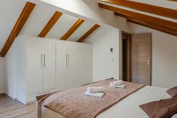 Zadar Newly Renovated 3-Bedroom Apartment with Balcony