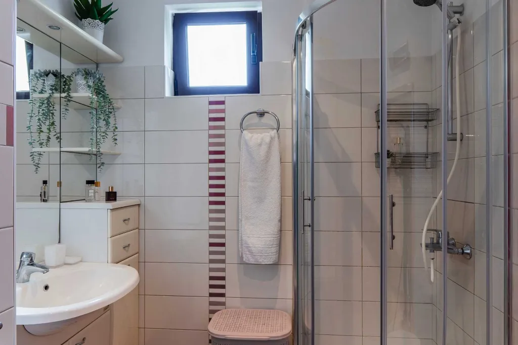 Zadar Newly Renovated 3-Bedroom Apartment with Balcony