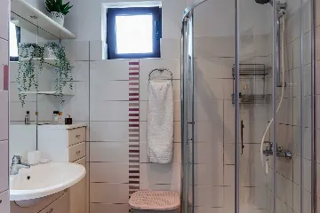 Zadar Newly Renovated 3-Bedroom Apartment with Balcony