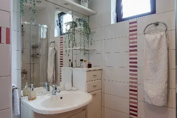 Zadar Newly Renovated 3-Bedroom Apartment with Balcony