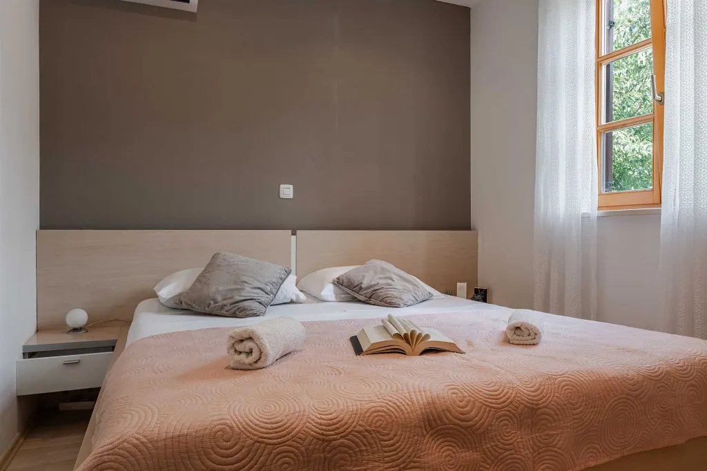 Zadar Newly Renovated 3-Bedroom Apartment with Balcony