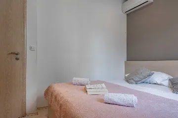 Zadar Newly Renovated 3-Bedroom Apartment with Balcony