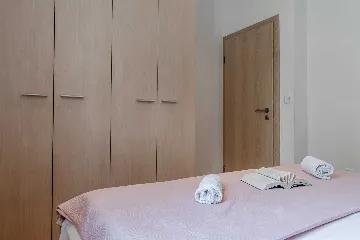 Zadar Newly Renovated 3-Bedroom Apartment with Balcony