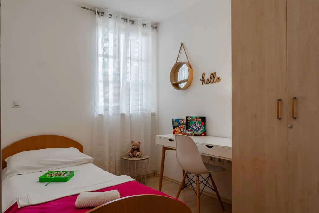 Zadar Newly Renovated 3-Bedroom Apartment with Balcony