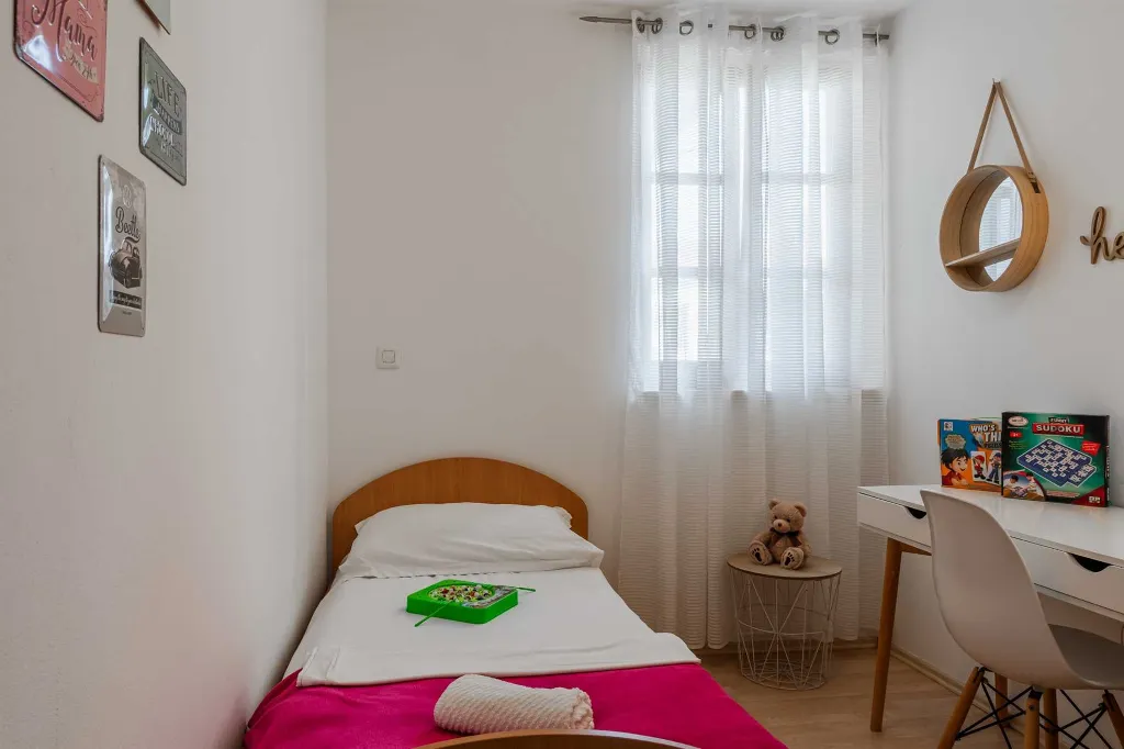 Zadar Newly Renovated 3-Bedroom Apartment with Balcony
