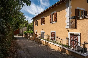 Zadar Newly Renovated 3-Bedroom Apartment with Balcony