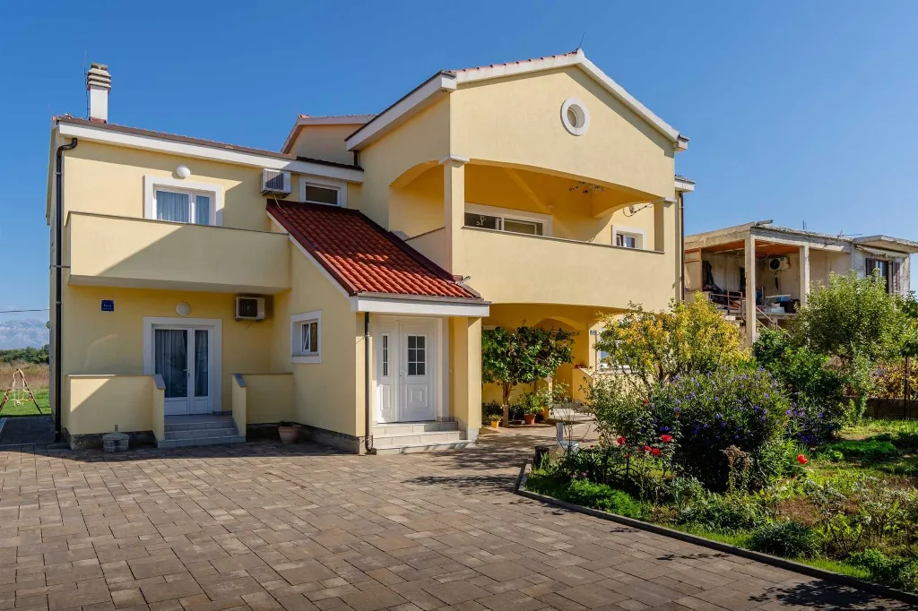 Privlaka Apartment with Furnished Terrace for 4-5