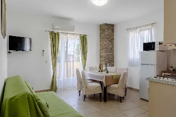 Privlaka 2-Bedroom Apartment for 4-5 Guests