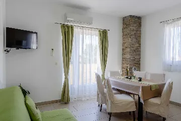 Privlaka 2-Bedroom Apartment for 4-5 Guests