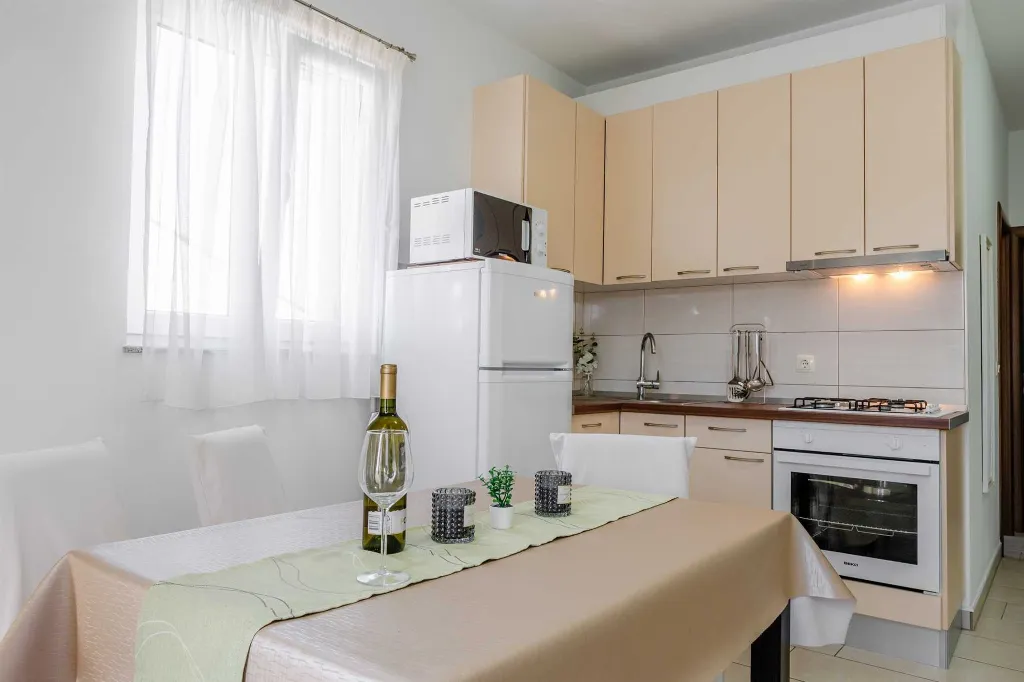 Privlaka 2-Bedroom Apartment for 4-5 Guests