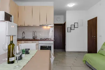 Privlaka 2-Bedroom Apartment for 4-5 Guests