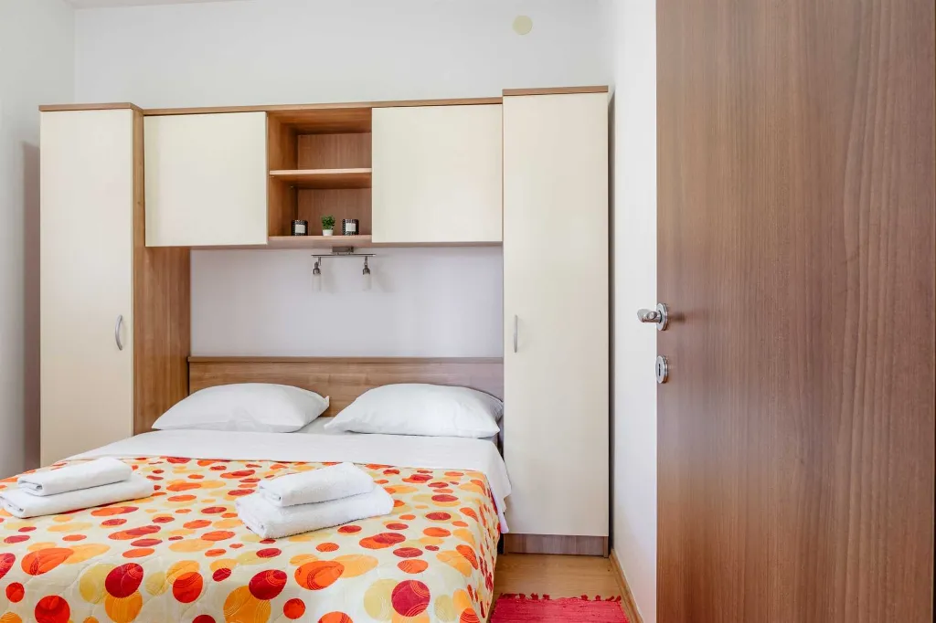 Privlaka 2-Bedroom Apartment for 4-5 Guests