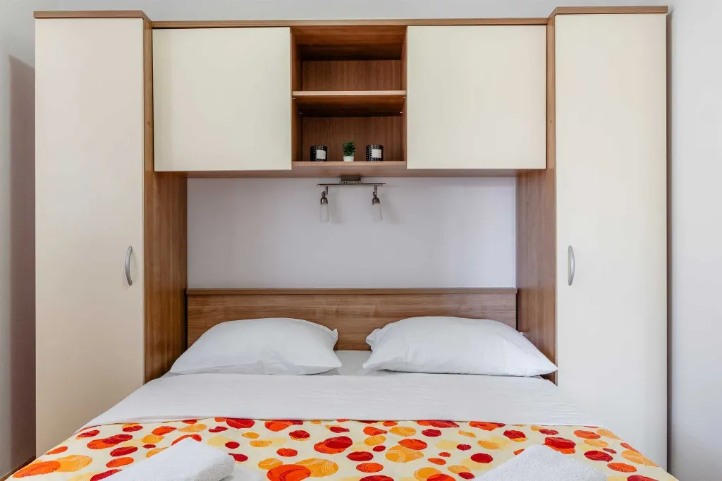 Privlaka 2-Bedroom Apartment for 4-5 Guests