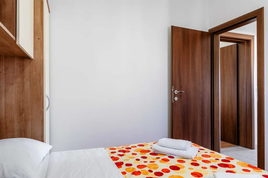 Privlaka 2-Bedroom Apartment for 4-5 Guests