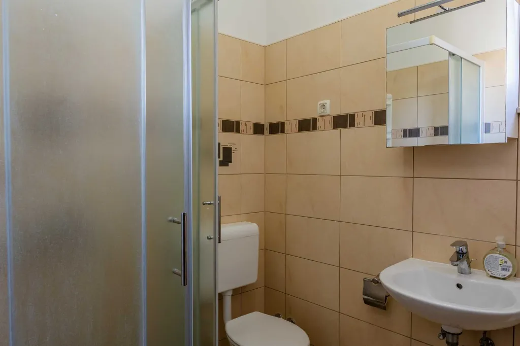 Privlaka 2-Bedroom Apartment for 4-5 Guests