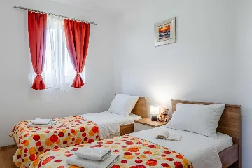 Privlaka 2-Bedroom Apartment for 4-5 Guests