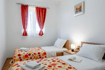 Privlaka 2-Bedroom Apartment for 4-5 Guests