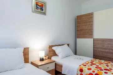 Privlaka 2-Bedroom Apartment for 4-5 Guests