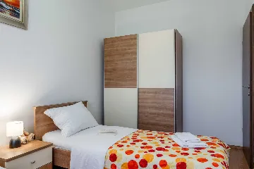 Privlaka 2-Bedroom Apartment for 4-5 Guests