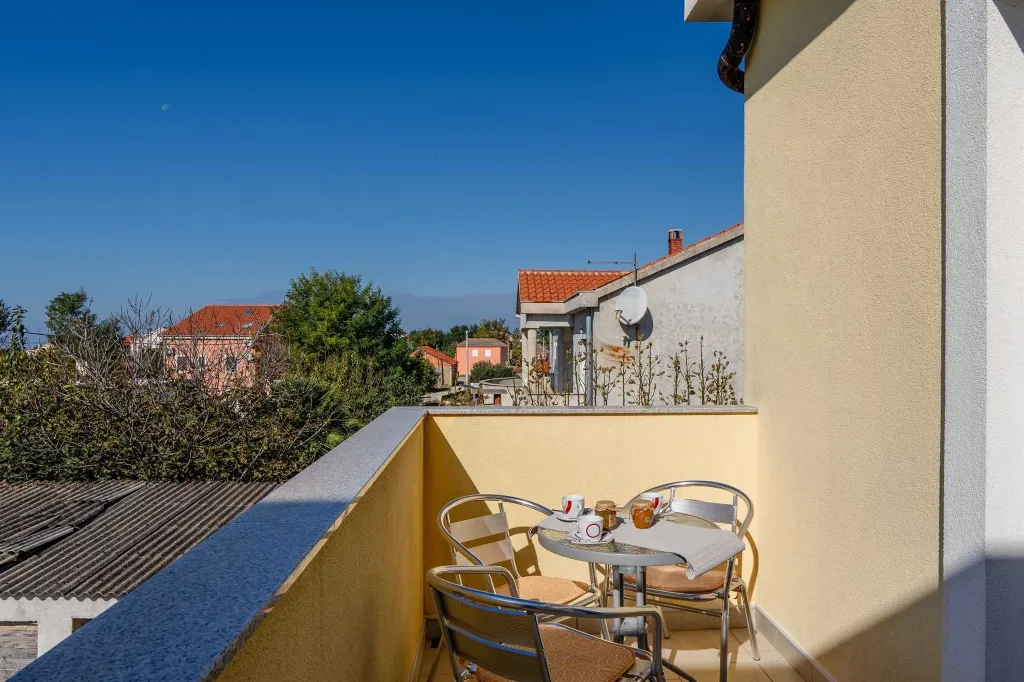 Privlaka 2-Bedroom Apartment for 4-5 Guests