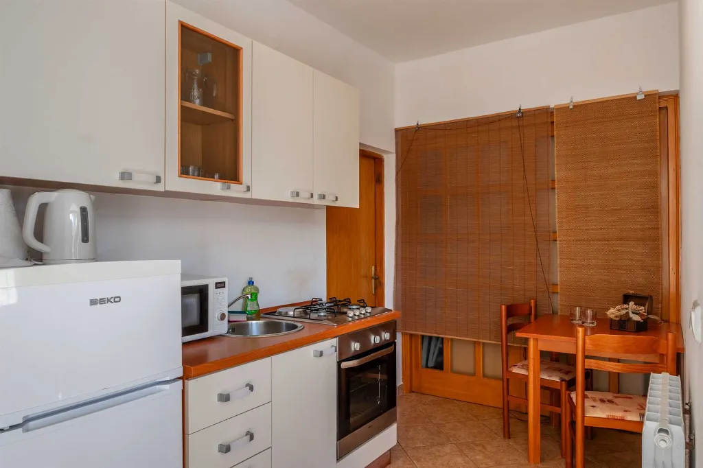 Apartment for 2 in Vir with Roofed Balcony