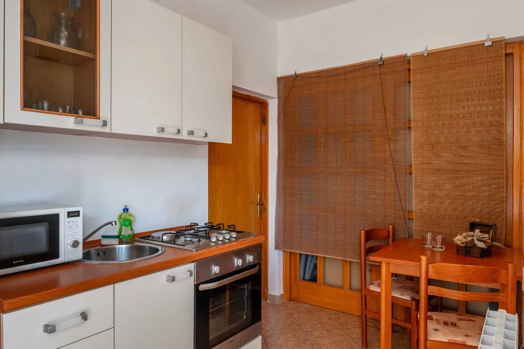 Apartment for 2 in Vir with Roofed Balcony