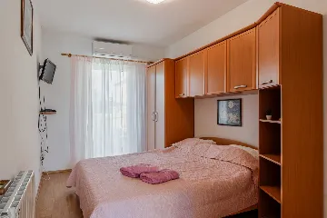 Apartment for 2 in Vir with Roofed Balcony