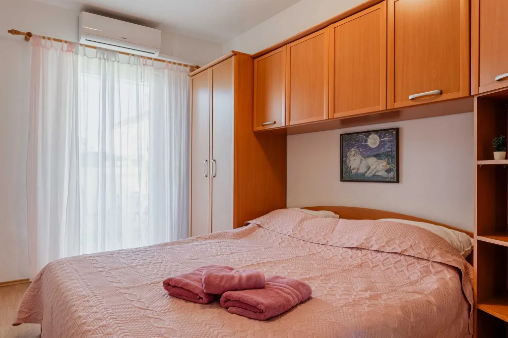 Apartment for 2 in Vir with Roofed Balcony