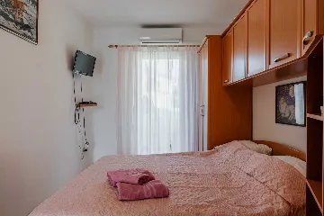 Apartment for 2 in Vir with Roofed Balcony