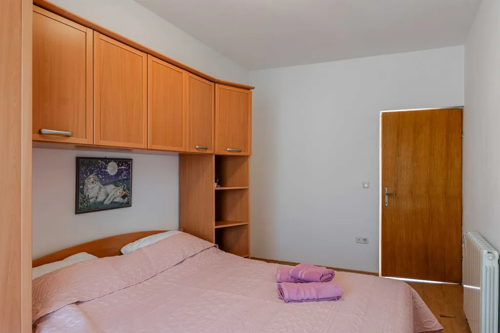 Apartment for 2 in Vir with Roofed Balcony