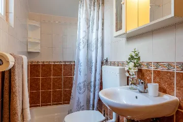 Apartment for 2 in Vir with Roofed Balcony