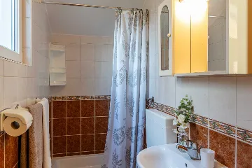 Apartment for 2 in Vir with Roofed Balcony