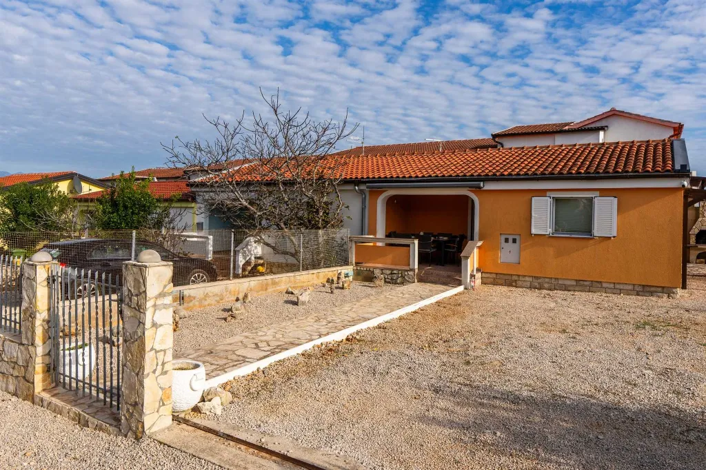Two-Bedroom Apartment in Vir (Straža) with Terrace