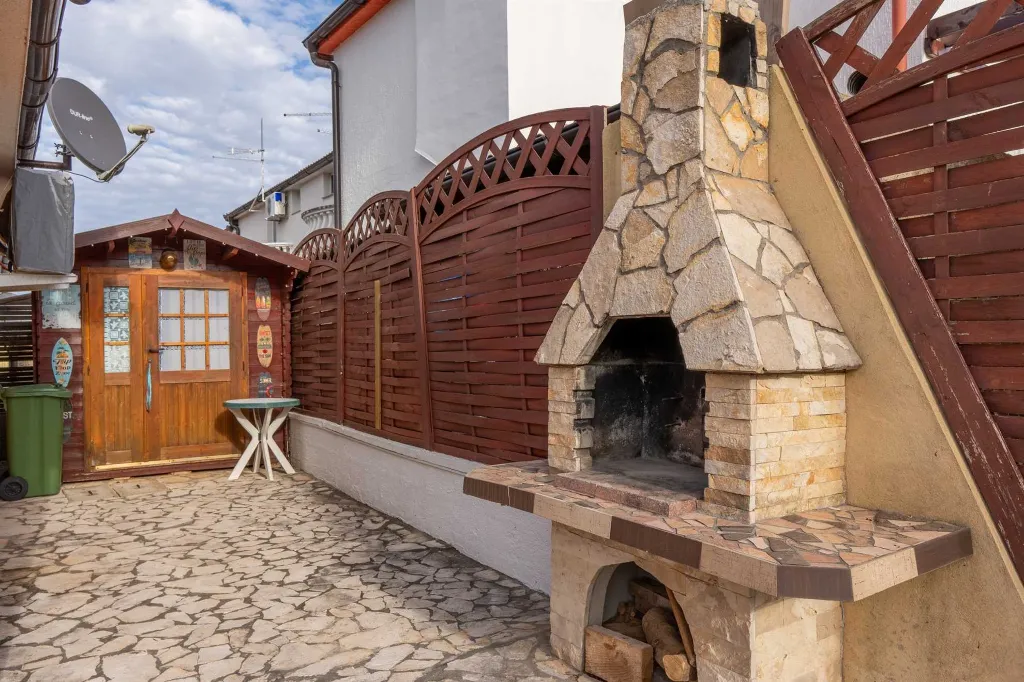 Two-Bedroom Apartment in Vir (Straža) with Terrace