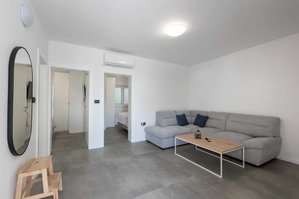 2-Bedroom Apartment in Vir for 4 Guests