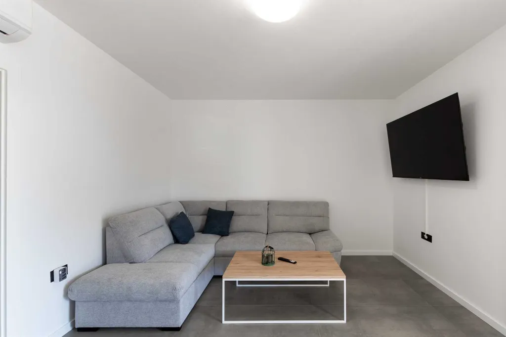 2-Bedroom Apartment in Vir for 4 Guests