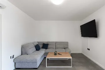 2-Bedroom Apartment in Vir for 4 Guests