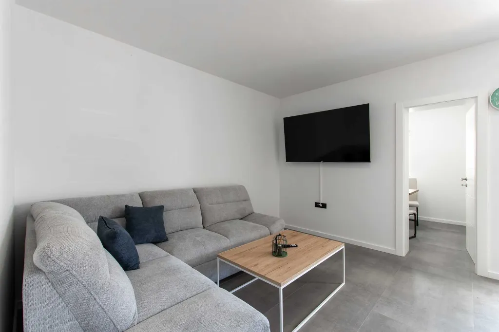 2-Bedroom Apartment in Vir for 4 Guests