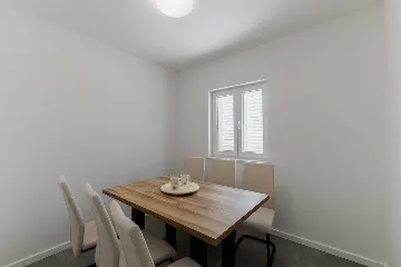 2-Bedroom Apartment in Vir for 4 Guests