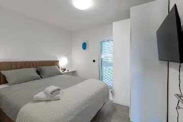 2-Bedroom Apartment in Vir for 4 Guests