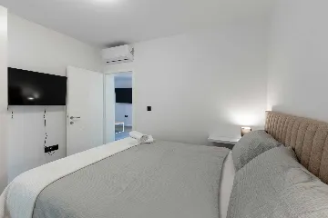 2-Bedroom Apartment in Vir for 4 Guests