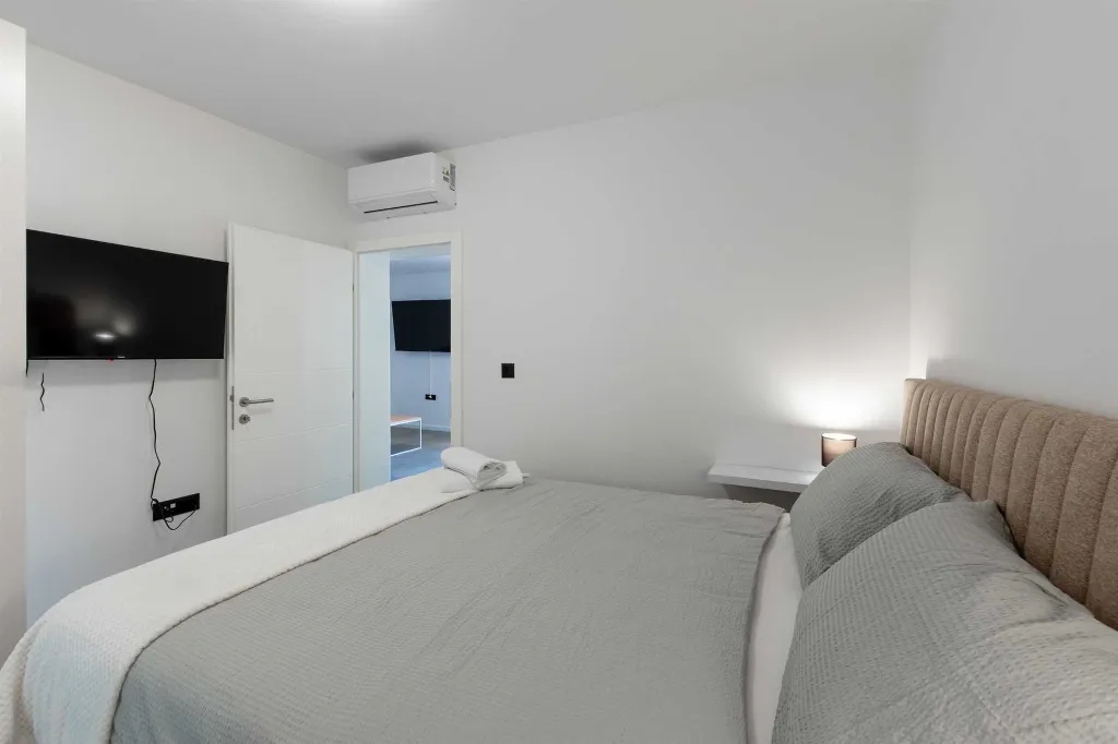 2-Bedroom Apartment in Vir for 4 Guests