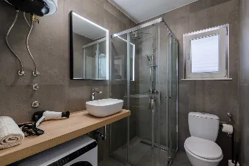 2-Bedroom Apartment in Vir for 4 Guests