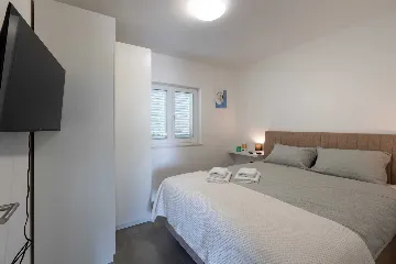 2-Bedroom Apartment in Vir for 4 Guests