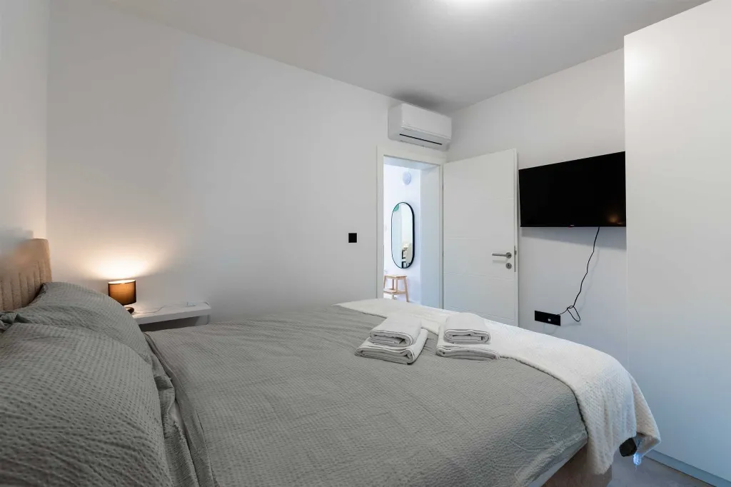 2-Bedroom Apartment in Vir for 4 Guests