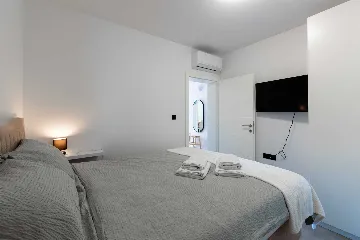 2-Bedroom Apartment in Vir for 4 Guests