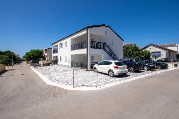 2-Bedroom Apartment in Vir for 4 Guests