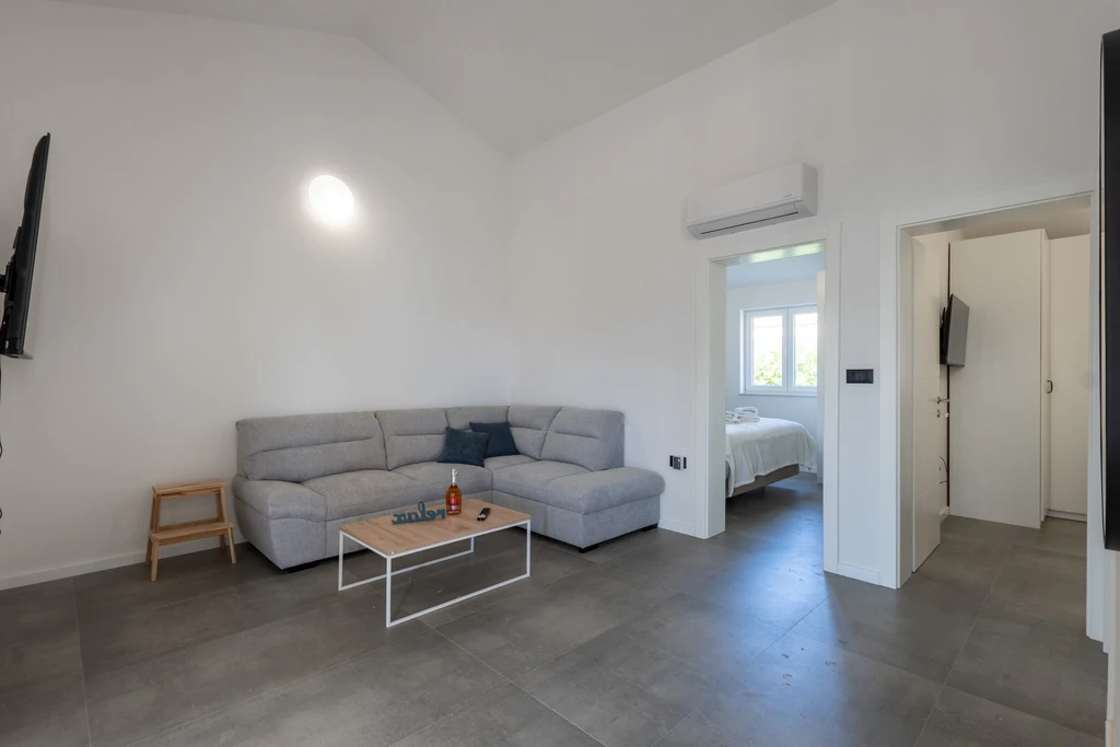 2-Bedroom Apartment in Vir for 4 Guests
