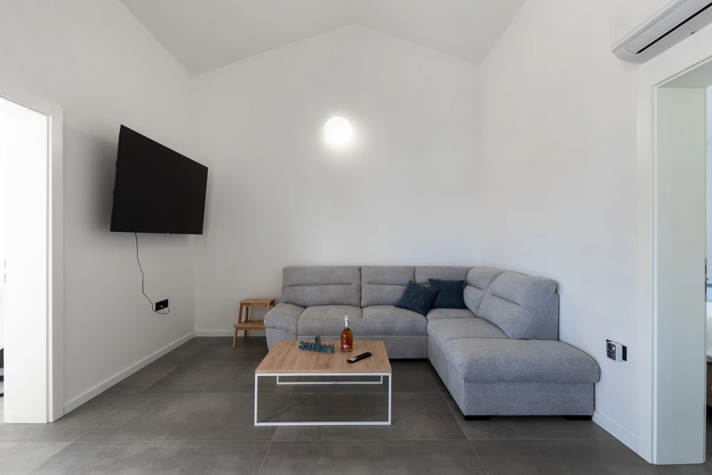 Two-Bedroom Apartment for 4 in Vir